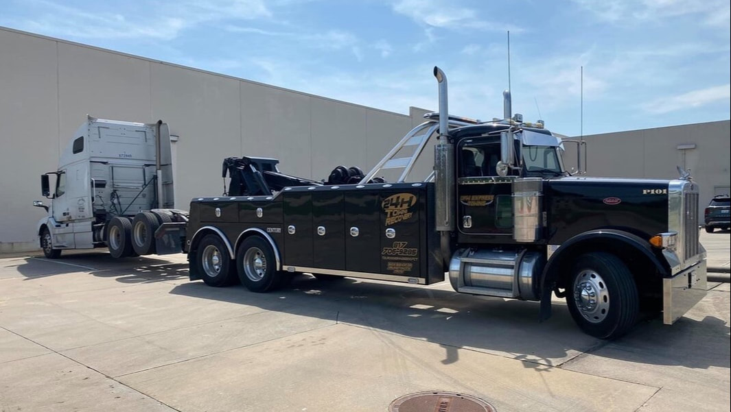 Heavy duty truck towing Near Arlington, Texas