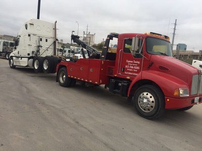 tow truck wrecker in Grand Prairie, Texas 